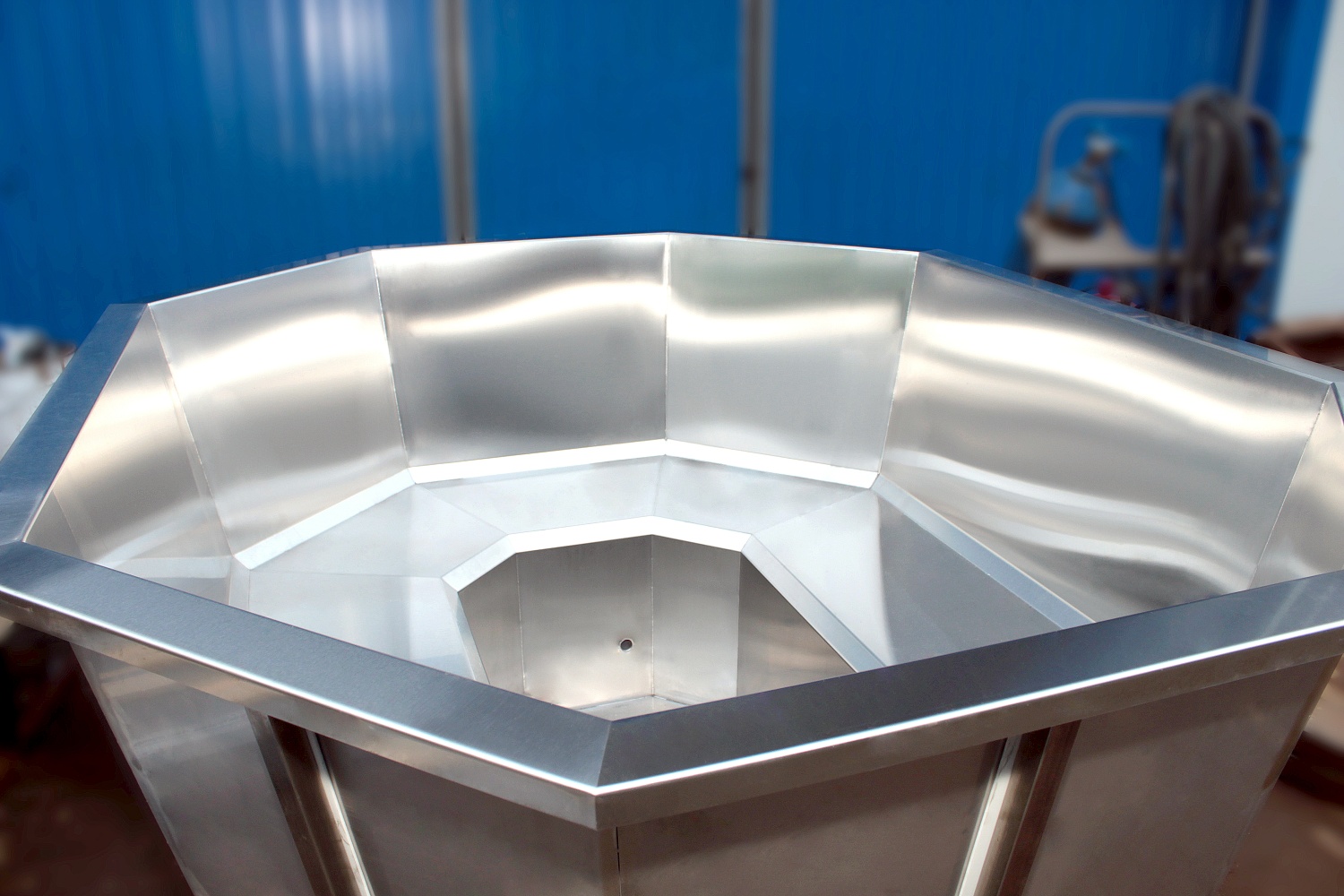 Баки и ёмкости из нержавеющей стали