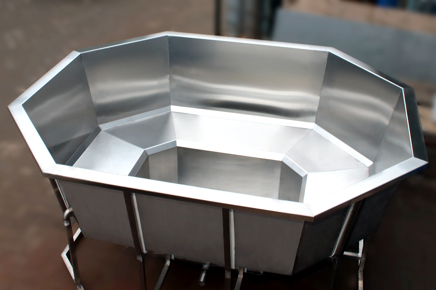 Баки и ёмкости из нержавеющей стали