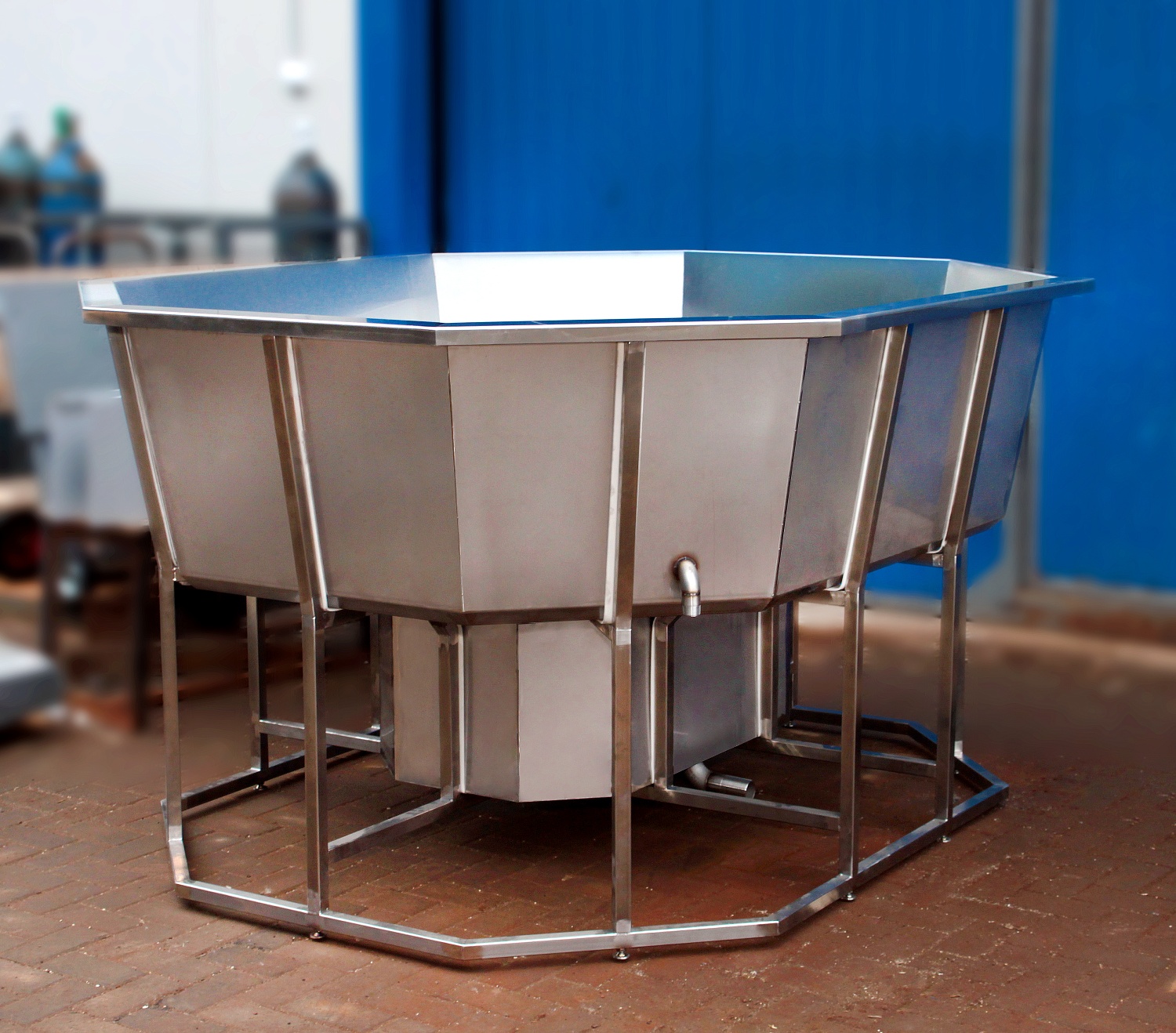 Баки и ёмкости из нержавеющей стали